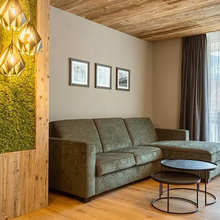 Zillertal Suites By Alps Resorts Aparthotel Fuegen