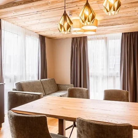 Zillertal Suites By Alps Resorts Aparthotel Fuegen