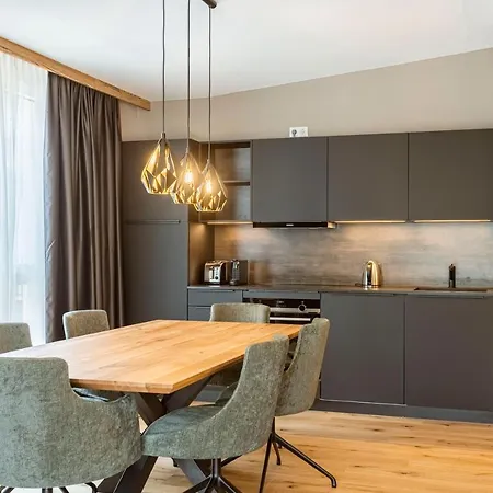 Zillertal Suites By Alps Resorts Fuegen