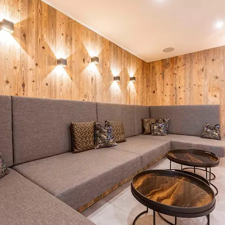 Aparthotel Zillertal Suites By Alps Resorts Fuegen