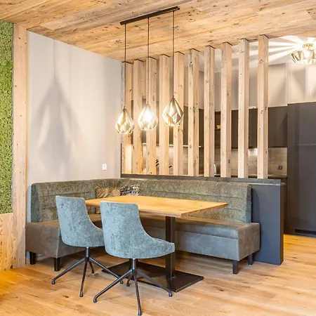 Aparthotel Zillertal Suites By Alps Resorts Fuegen