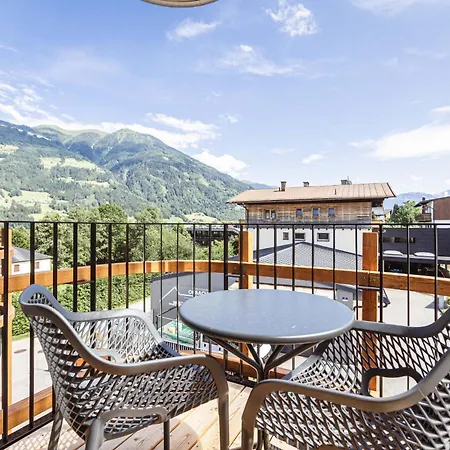 Zillertal By Alps Apart Otel 4*